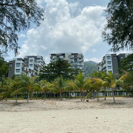 By The Sea @ Cozy Beachfront Home 바투 페링기 외부 사진