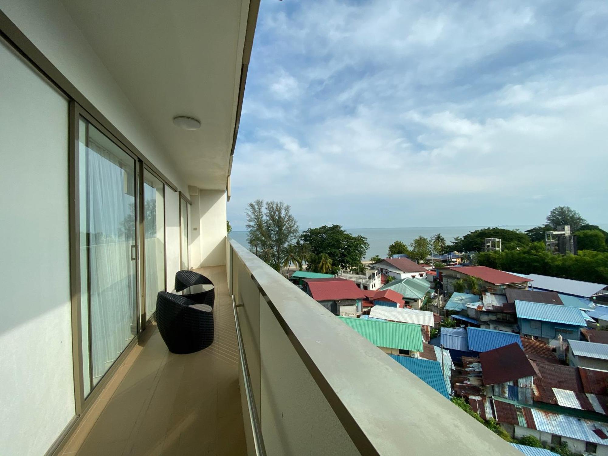 By The Sea @ Cozy Beachfront Home 바투 페링기 외부 사진